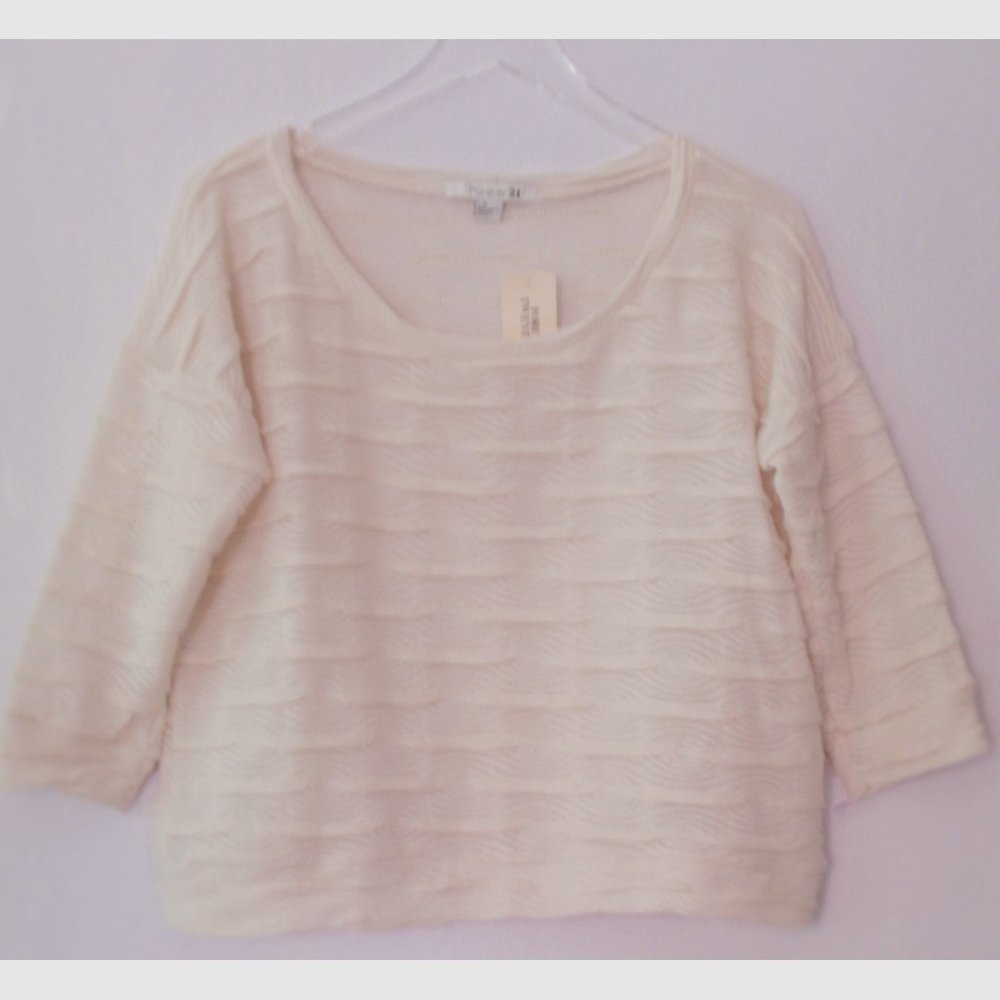 FOREVER 21 CREAM 3D PINTUCKED NOVELTY KNIT SWEATER L